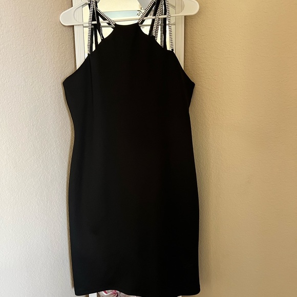 Little black dress - Picture 3 of 3